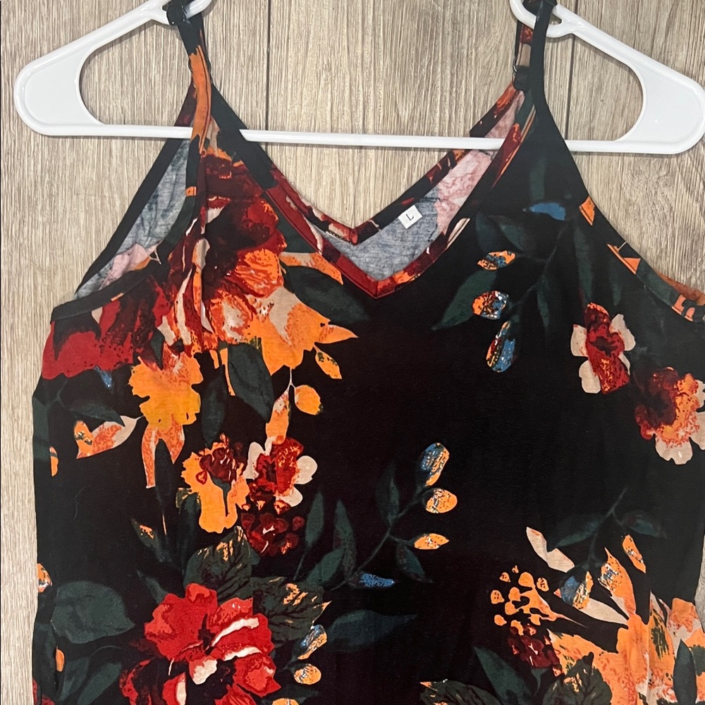 Elegant LARGE Flowy Floral Maxi Dress in Black and Red - Picture 3 of 9